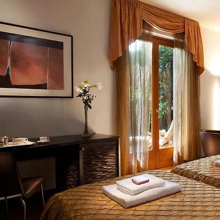 Hotell Giulia 4*