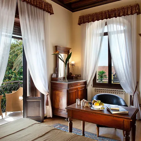 Hotell Giulia 4*